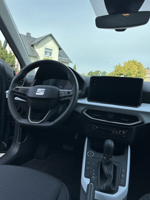 SEAT Arona 1.0 TSI OPF DSG Road Edition – Bild 6